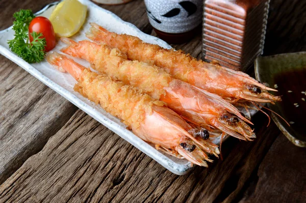 在日本的风格或 ebi furai 深炸的虾. — 图库照片