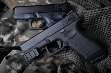 Pistal otomatik kısa el 9 mm silah.