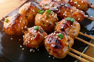 Japon köfte ızgara veya tsukune.