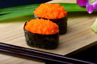 Suşi ile karides Karaca ya da uçan balık Karaca .