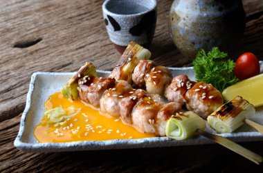 Butabara yakitori veya Japon pastırma domuz eti ızgara.