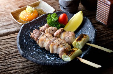 Butabara yakitori veya Japon pastırma domuz eti ızgara.