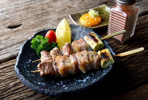 Butabara yakitori veya Japon pastırma domuz eti ızgara.