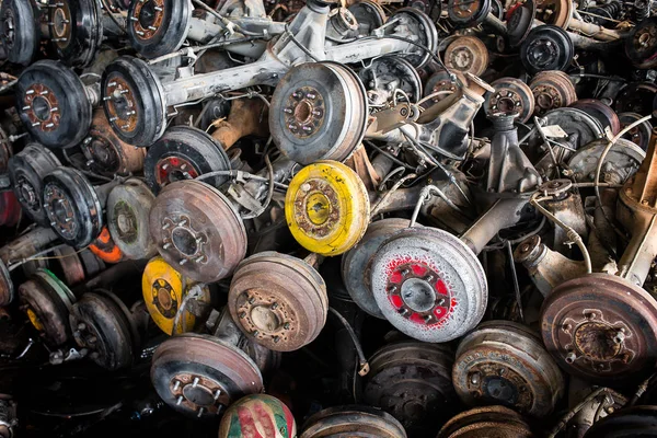 Eixo Roda Carro Usado Antigo Garagem Reciclagem Para Venda Foto — Fotografia de Stock