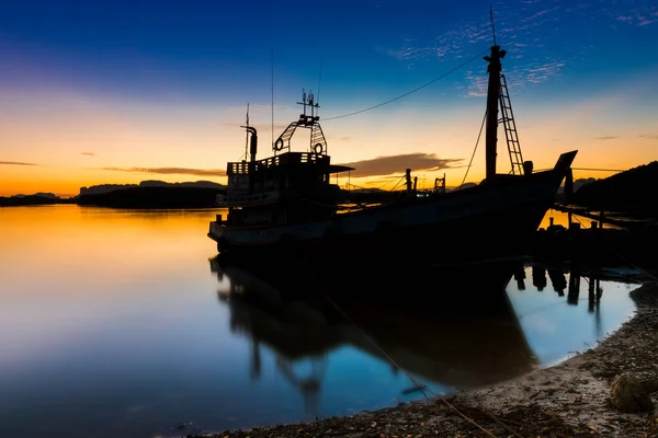 Tijd Van Zonsondergang Aan Het Strand Met Twilight Lanscape Donkere — Stockfoto