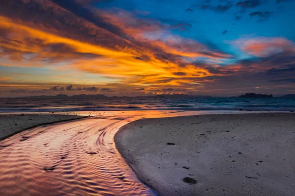 Hora Del Atardecer Playa Con Paisaje Lanscape Crepuscular Foto Nube —  Fotos de Stock