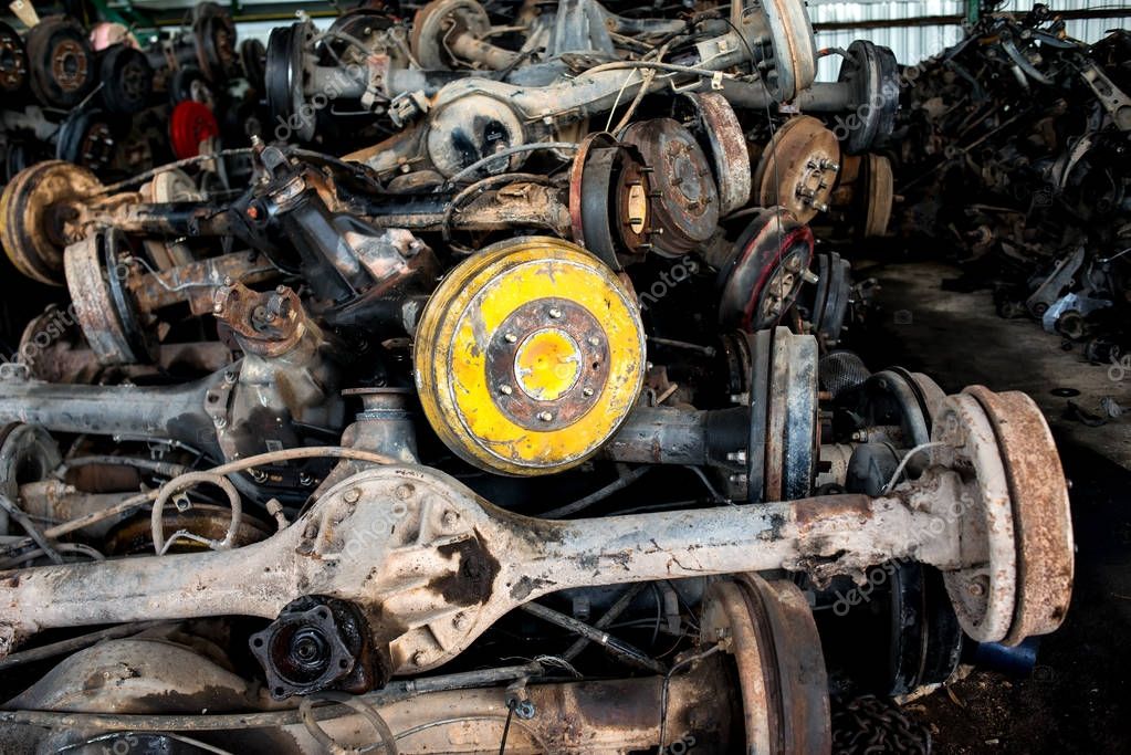 Used Old Car Wheel Axle Recycle Garage Sale Photo Indoor — Stock Photo