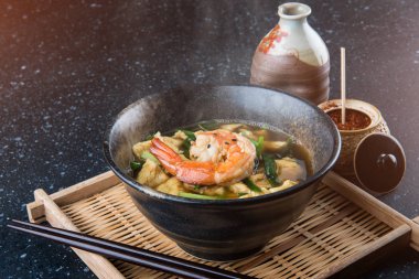 Asya yumurta karides çorbası.