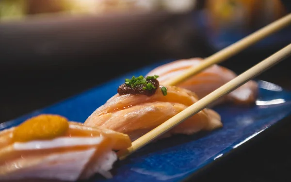 Set de sushi de vientre de salmón . —  Fotos de Stock