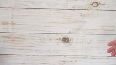 İnsanlar ağır çekimde Elleri titriyor