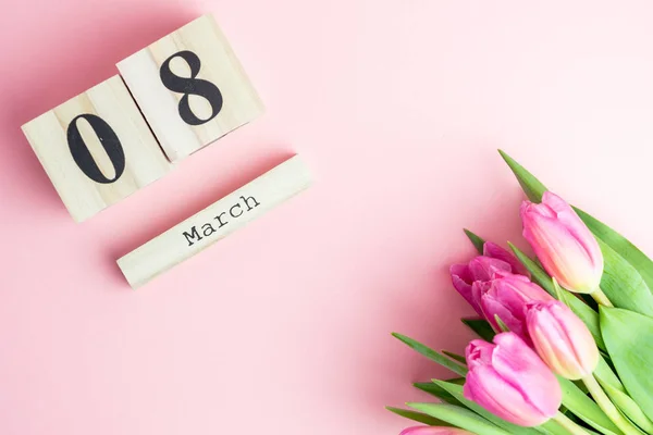 Marzo Feliz Día Mujer Concepto Con Calendario Bloques Madera Tulipanes —  Fotos de Stock