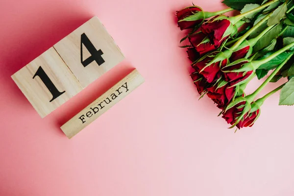 Dia Dos Namorados Conceito Mínimo Fundo Rosa Com Espaço Cópia — Fotografia de Stock