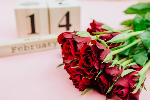 San Valentín Concepto Mínimo Día Sobre Fondo Rosa Con Espacio — Foto de Stock