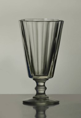 Cam masadaki votka için.