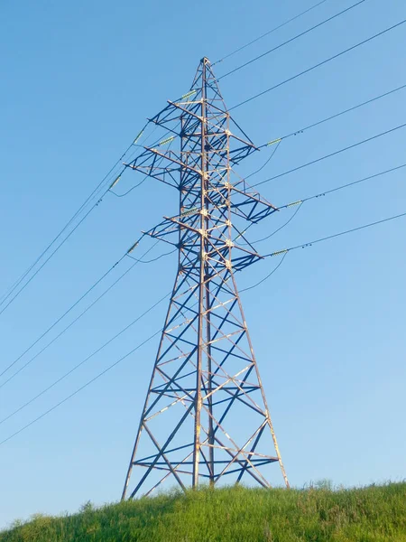 Linha de transmissão de eletricidade . — Fotografia de Stock