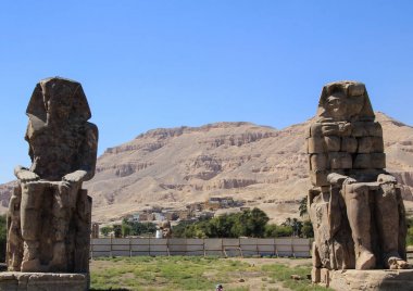Memnon 'un Heykeli.