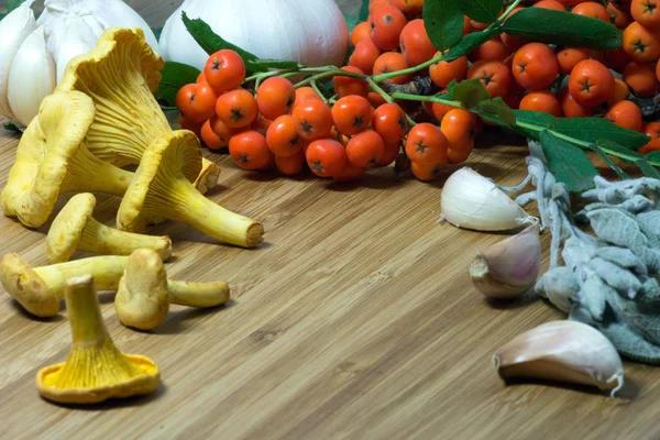 Still life on a wooden kitchen table. — Stock Photo, Image