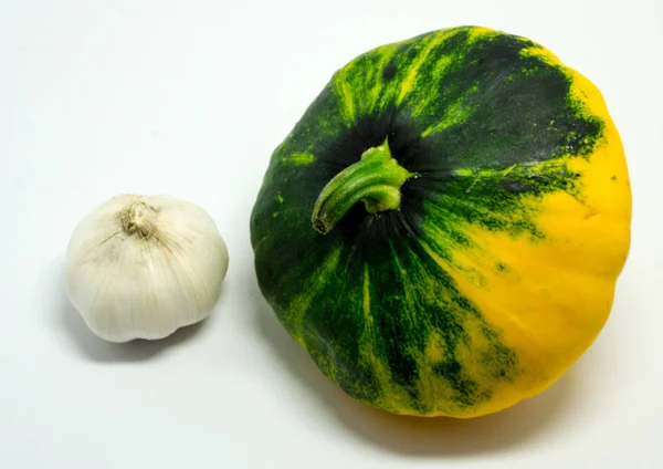 Calabaza Manchada Sobre Fondo Blanco Ajo Hortalizas Aisladas — Foto de Stock