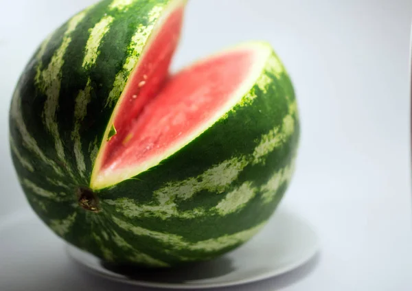 Primer Plano Sandía Sobre Fondo Blanco Fruta Aislada — Foto de Stock