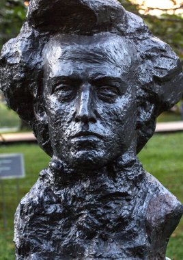 Ünlü kişilerin anıtlar. Chopin'in büstü parkta Moskova, Rusya, 18.08.2017.