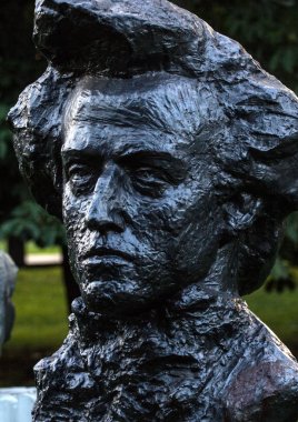 Ünlü kişilerin anıtlar. Chopin'in büstü parkta Moskova, Rusya, 18.08.2017.
