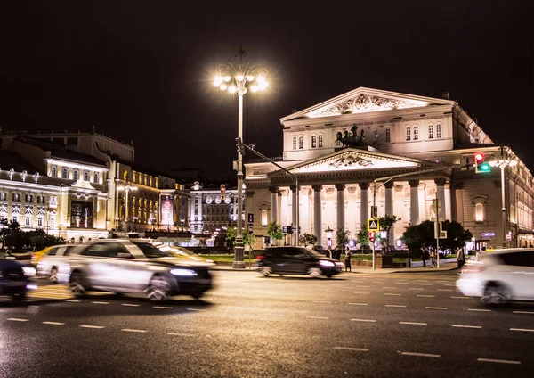09/03/2017, Moskova, Rusya Federasyonu. Bir arka plan üzerinde Moscow City ve tiyatro Caddesi merkez. Rusya'nın ünlü binalar.