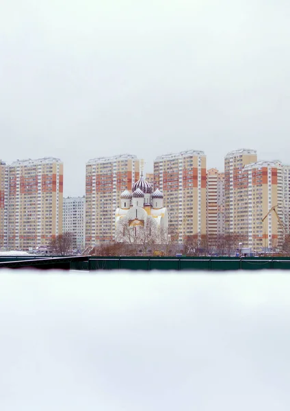 Arkitekturen Moskva Stadsbilden Moskva Gammal Kyrka Moderna Byggnader Bakgrund Vinter — Stockfoto