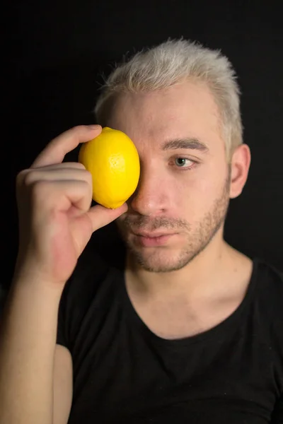 Portrait Young Bearded Man Guy Holding Lemon Front His Face — Stock Photo, Image