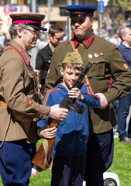 2018 Moscú Rusia Día Victoria Moscú Hombres Con Uniforme Militar — Foto de Stock