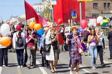 2018.09.05, Moscow, Rusya Federasyonu. Zafer Bayramı Moskova'da. Ölümsüz alayın Moskova Caddesi üzerinde. Dünya Savaşı 2 yakınları hatırlamak binlerce Mart.