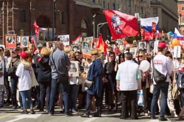 2018.09.05, Moscow, Rusya Federasyonu. Zafer Bayramı Moskova'da. Ölümsüz alayın Moskova Caddesi üzerinde. Dünya Savaşı 2 yakınları hatırlamak binlerce Mart.