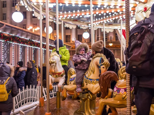 2019 Moscow Russia Children Parents Spit Carousel Winter Entertainment Russian — Stock Photo, Image