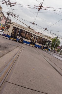 10.05.2019, Tula, Rusya. Antik Tula şehrinin caddesinde tramvay gezintisi.