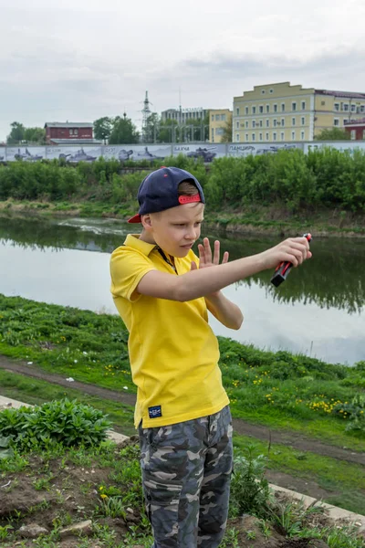 2019 Tula Rusia Chico Con Polo Amarillo Una Gorra Béisbol — Foto de Stock