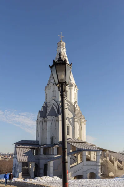 2019 Μόσχα Ρωσία Voznesenskaya Εκκλησία Στο Φόντο Του Μπλε Του — Φωτογραφία Αρχείου