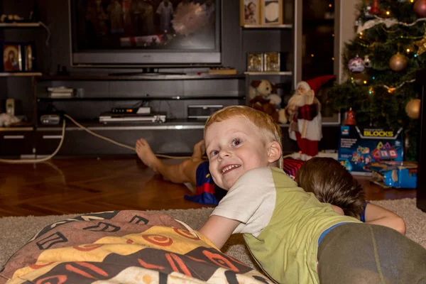 2019 Maloyaroslavets Rússia Dois Meninos Jogando Playstation Manhã Cedo Vista — Fotografia de Stock