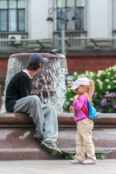 2011 Moscow Russia Student Skateboarding Square Bihand Bolshoy Theatre — Stock Photo, Image