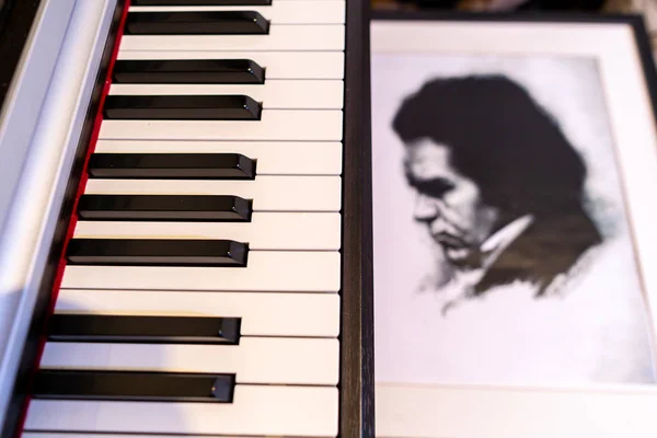 2020 Moscú Rusia Retrato Ludwig Beethoven Junto Teclado Del Piano — Foto de Stock
