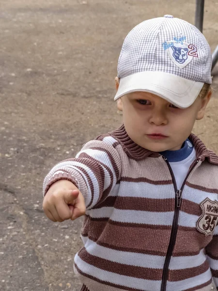 2011 Maloyaroslavets Russland Porträt Eines Süßen Kleinen Jungen Shirt Und — Stockfoto