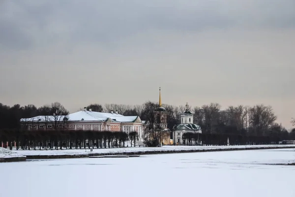 Manor Palace Kuskovo Inverno Moscou Rússia Vista Outro Lado Lagoa — Fotografia de Stock