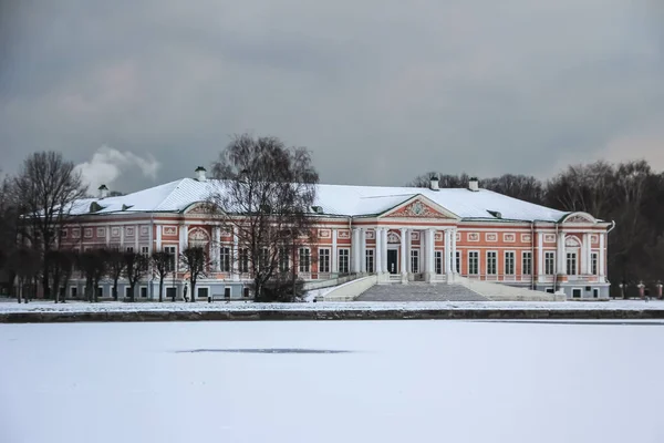 Manor Palace Kuskovo Télen Moszkva Oroszország Kilátás Nyílik Tóra Utazás — Stock Fotó