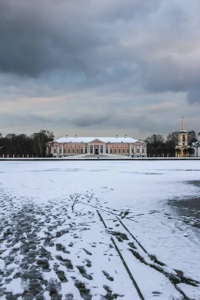 Manor Palace Kuskovo Inverno Moscou Rússia Vista Outro Lado Lagoa — Fotografia de Stock