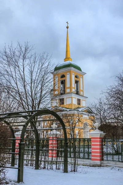 Kuskovo Hfrk 莫斯科 家园的教堂和钟楼 冬季的模糊和谷物效应 — 图库照片