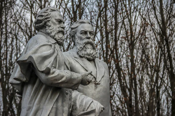 2011 Belgorod Russia Monumento Marx Engels Parco Cittadino Contro Gli — Foto Stock
