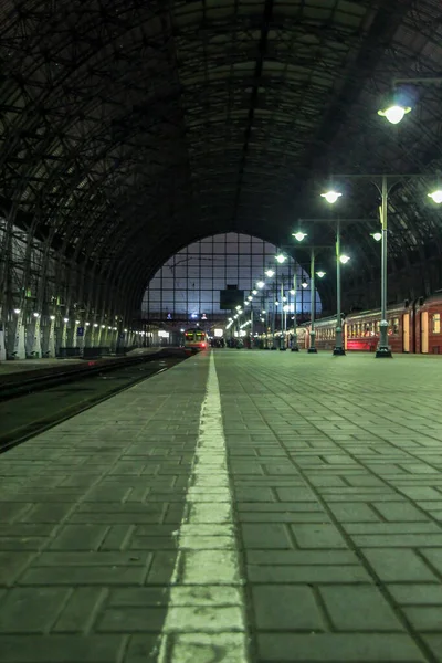 2011 Moscú Rusia Plataforma Estación Tren Kiyevsky Esta Noche — Foto de Stock