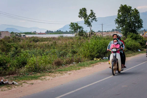 2015 Phan Thiet Vietname Vietnamita Local Nacional Monta Uma Moto — Fotografia de Stock