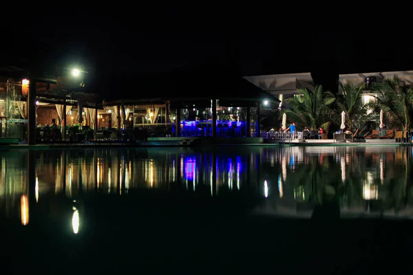 Luz Del Barco Establecido Reflexado Agua Piscina Esta Noche Vietnam — Foto de Stock