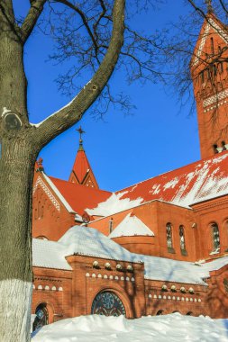 28.01.2012, Minsk, Belarus. Minsk, Belarus 'taki Independence Meydanı' nda bir Roma Katolik kilisesi (Aziz Simon ve Helena Kilisesi)).
