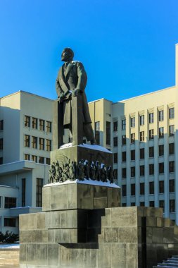 28.01.2012, Minsk, Belarus. Sovyetler Birliği 'nin siyasetçisi Vladimir Lenin' in Minsk 'teki merkez meydandaki heykeli..