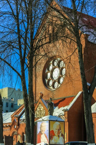 2012 Μινσκ Λευκορωσία Ρωμαιοκαθολική Εκκλησία Στην Πλατεία Ανεξαρτησίας Στο Μινσκ — Φωτογραφία Αρχείου